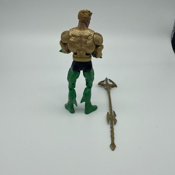 DC UNIVERSE UNDERSEA ASSAULT AQUAMAN‎ W/TRIDENT ACTION FIGURE LOOSE - Picture 4 of 5